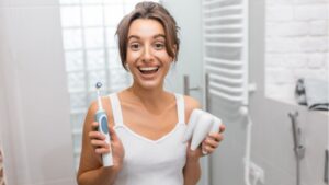 How to clean electric toothbrush